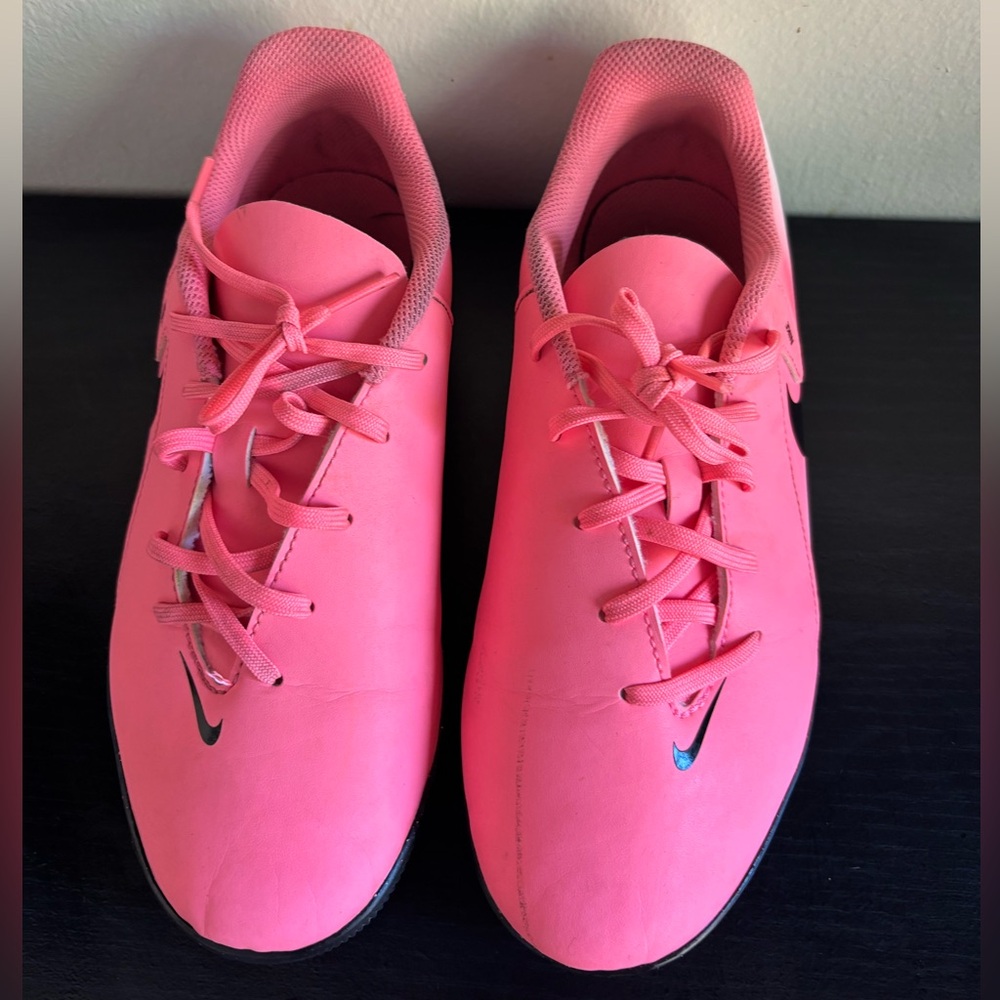 Nike Women's Bright Pink Athletic Shoes
